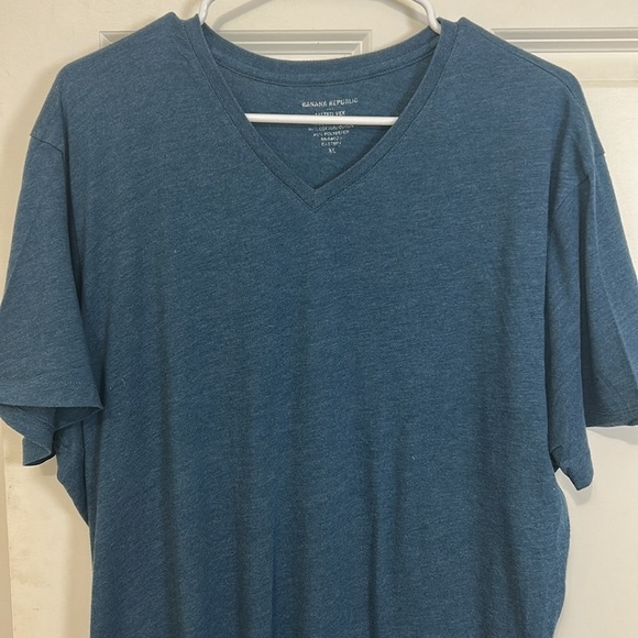 Banana Republic fitted Blue Short Sleeve T-shirt, size XL V-neck - Picture 2 of 4